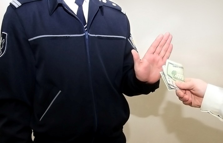 Взятка полиция деньги