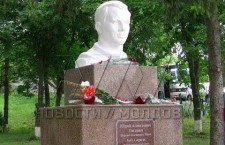 В селе Березложь после реставрации открылся памятник Юрию Гагарину