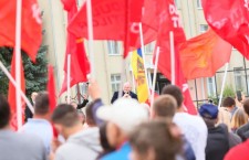 Митинг в поддержку президента Молдовы