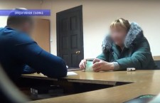 гражданка Молдовы дает взятку полицейскому в России