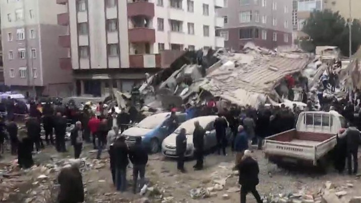 Стамбул, здание рухнуло